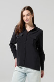 Blusa unicolor manga larga con bolsillos y prense