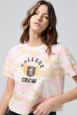 Camiseta crema crop top college con diseño camuflado