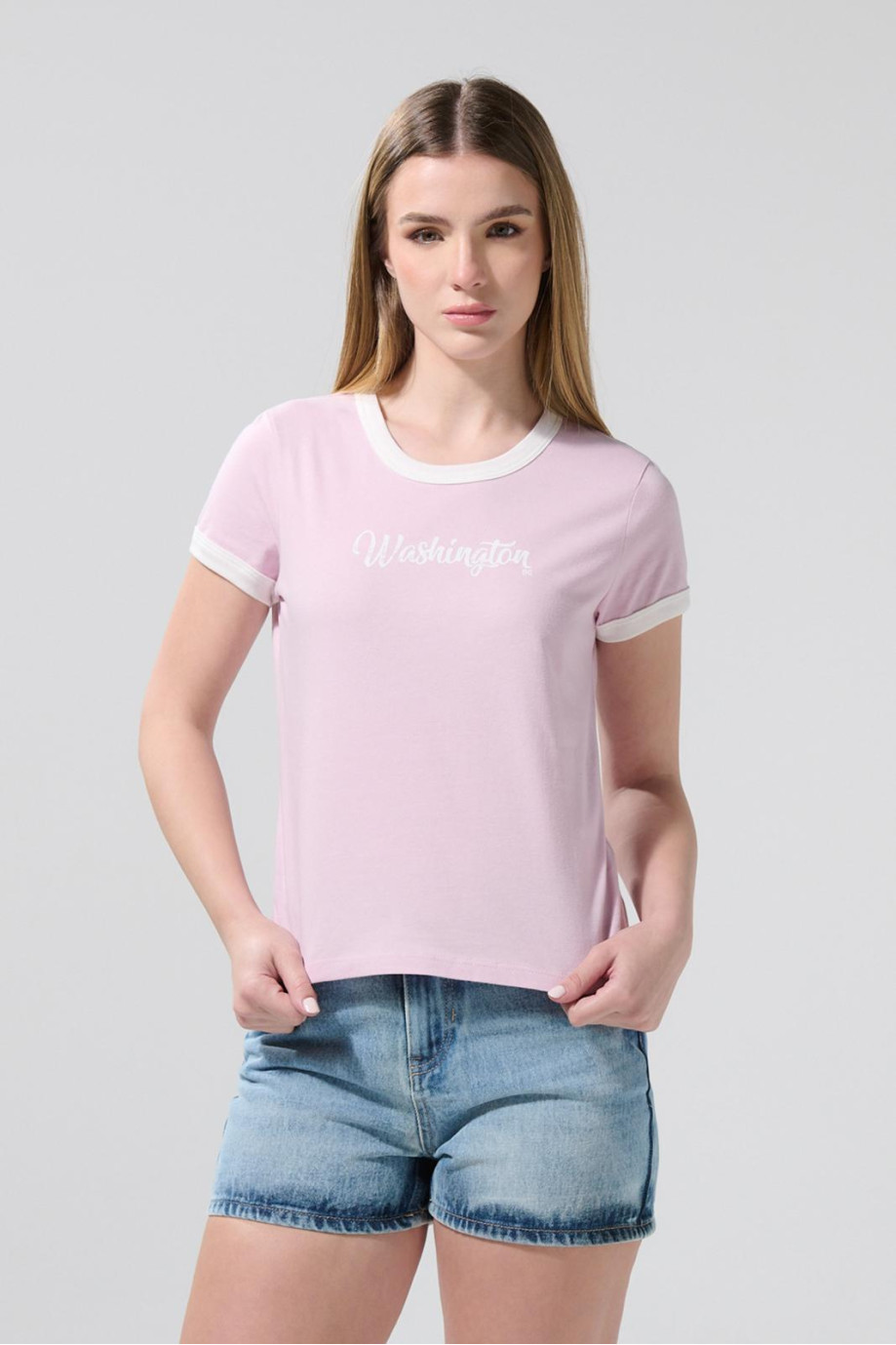 Camiseta manga corta college rosada con contrastes