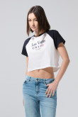 Camiseta crop top crema college con manga ranglan