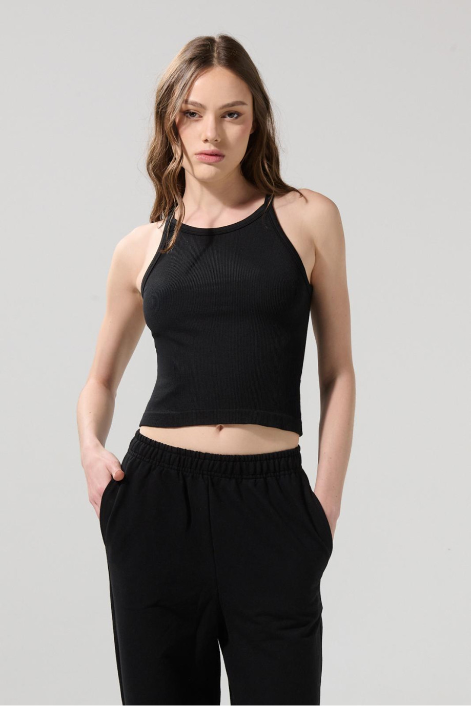 Camiseta manga sisa crop top unicolor acanalada