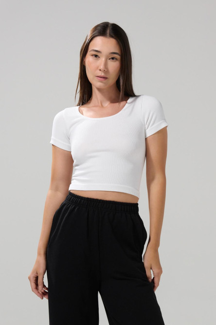 Camiseta cuello U unicolor en tela acanalada