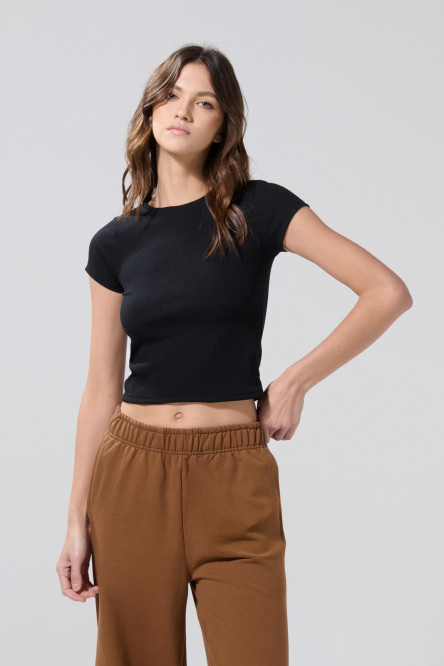 Camiseta en rib manga corta unicolor con ajuste ceñido