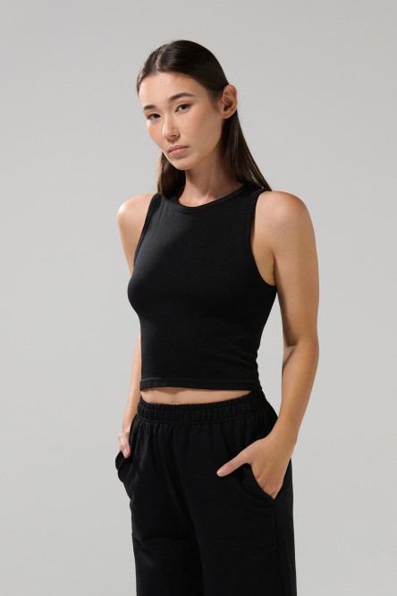 Camiseta unicolor crop top en tela acanalada con manga sisa