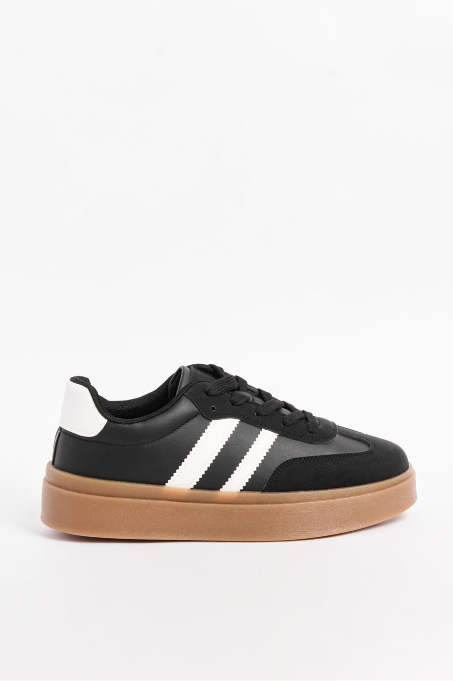 Tenis de plataforma unicolores con líneas en contraste
