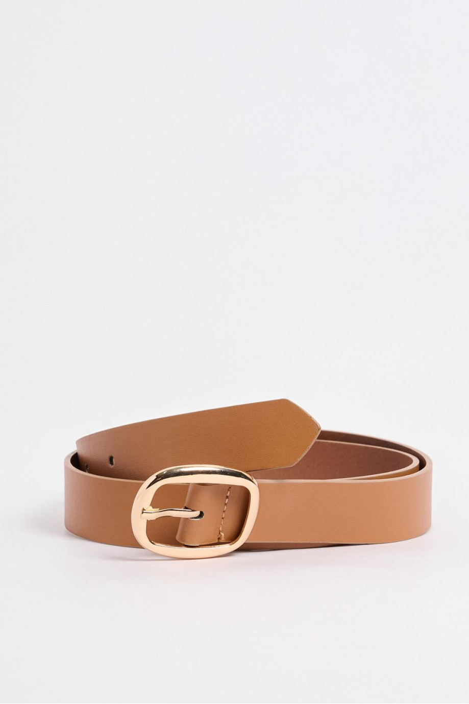 Cinturón femenino, unicolor con hebilla metálica.