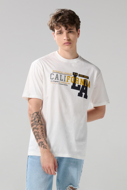 Camiseta hombro rodado crema college con cuello redondo
