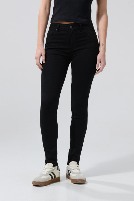 Jean push up con tiro alto negro, bolsillos y realce