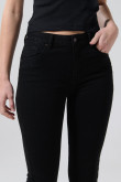 Jean push up con tiro alto negro, bolsillos y realce