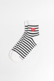 Medias cremas claras cortas con corazón y rayas