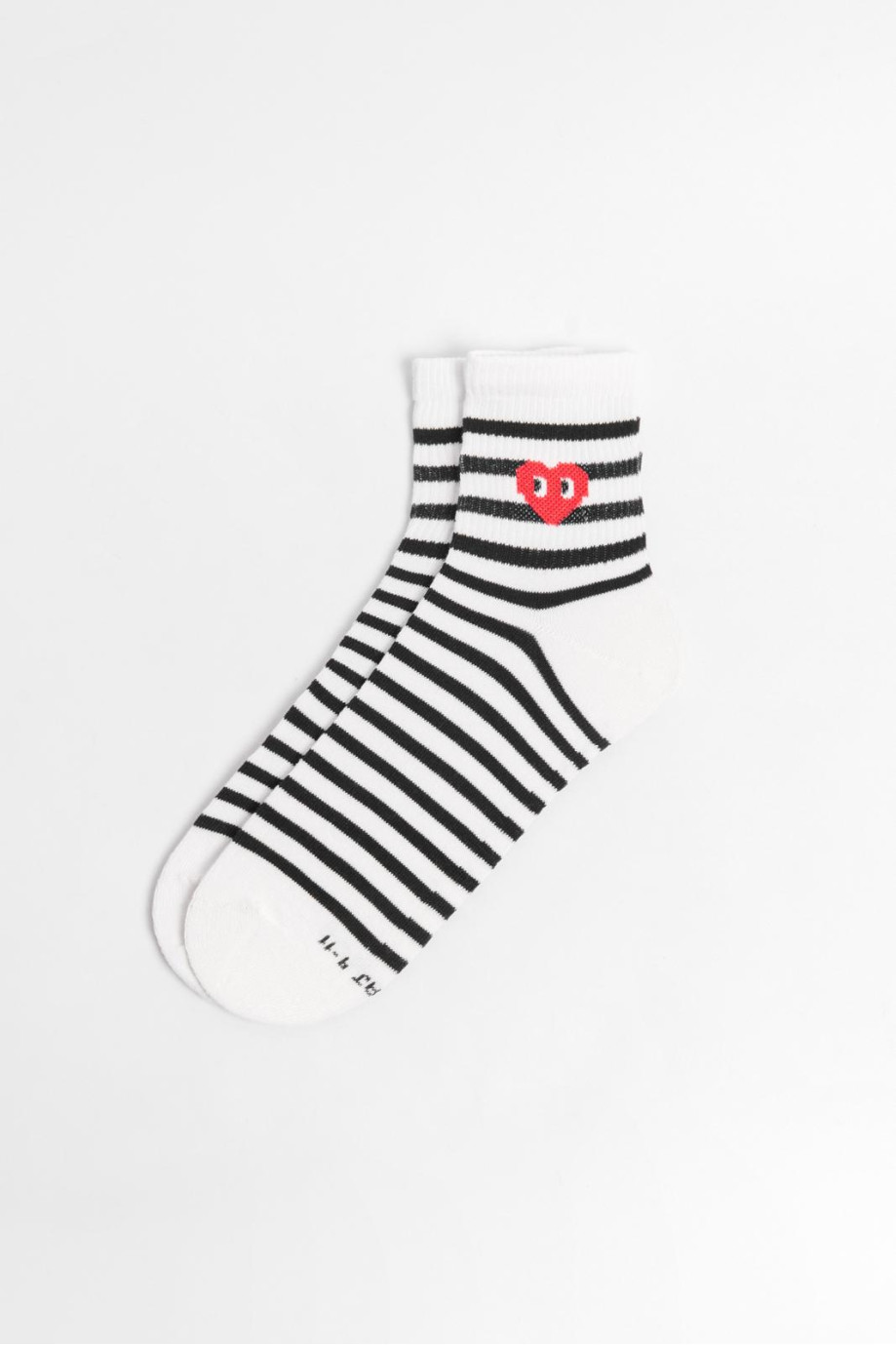 Medias cremas claras cortas con corazón y rayas