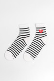 Medias cremas claras cortas con corazón y rayas