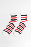 Medias cremas cortas con rayas negras y rojas