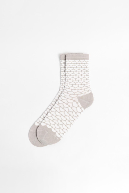 Medias unicolores largas con diseños de corazones