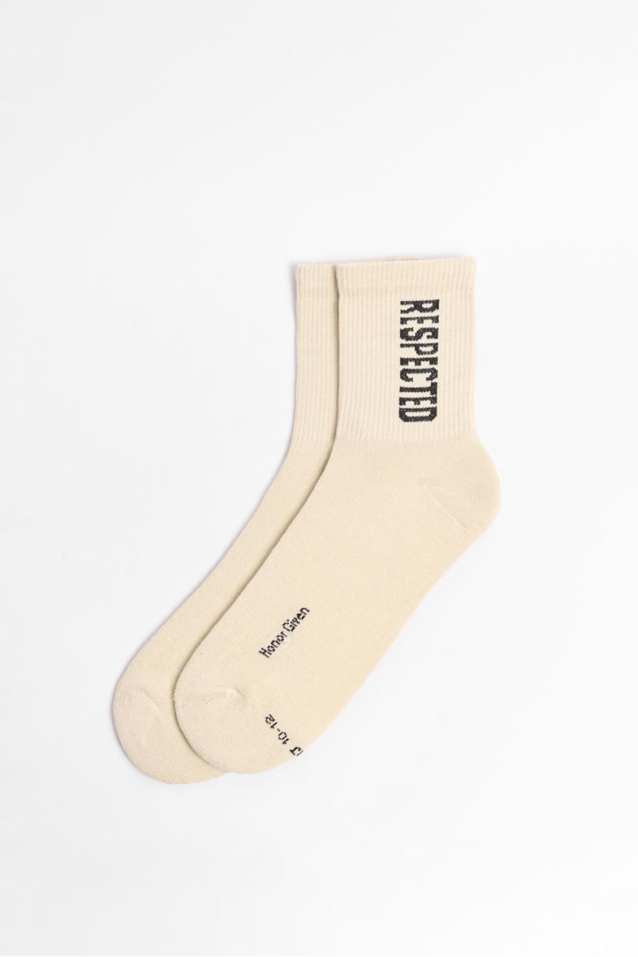 Medias kakis claras largas con diseño de texto negro