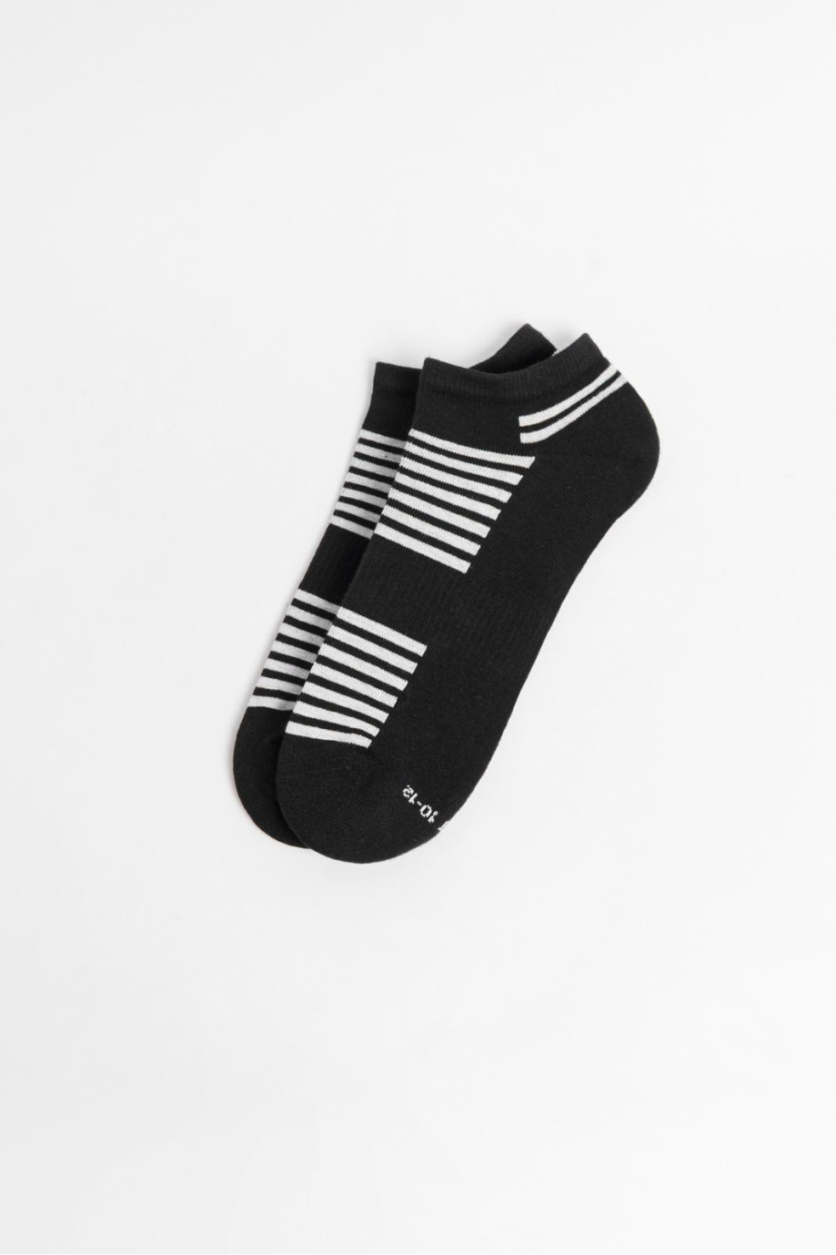 Medias unicolores tobilleras con diseños de rayas localizadas