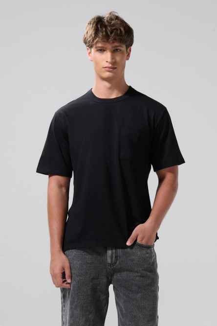 Camiseta oversize unicolor con bolsillo y cuello redondo