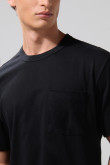 Camiseta oversize unicolor con bolsillo y cuello redondo