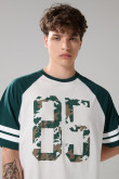 Camiseta crema college con manga ranglan corta oversize