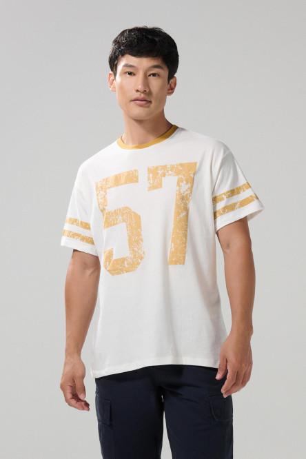 Camiseta oversize crema college con cuello redondo