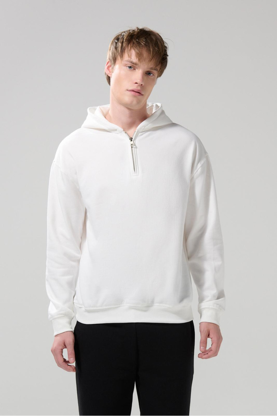 Buzo perchado unicolor oversize con cremallera y capota