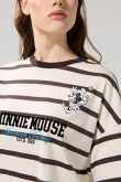 Camiseta crop top oversize crema con diseño de Minnie