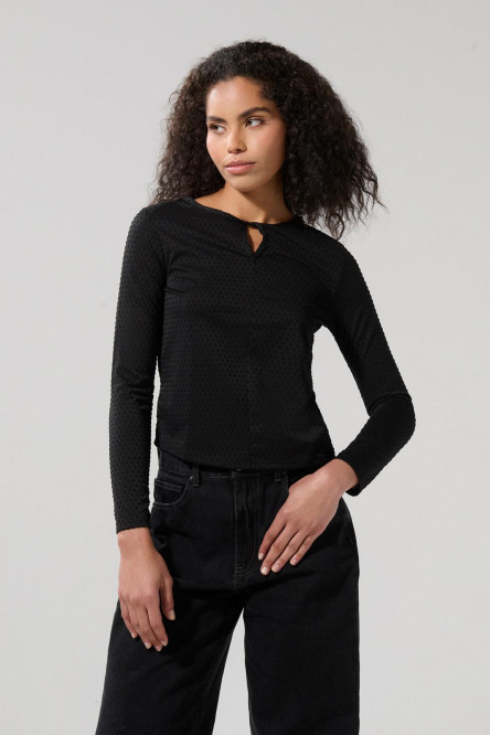 Camiseta unicolor manga larga con abertura ojal