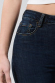 Jean jegging azul tiro alto con ajuste ceñido y bolsillos