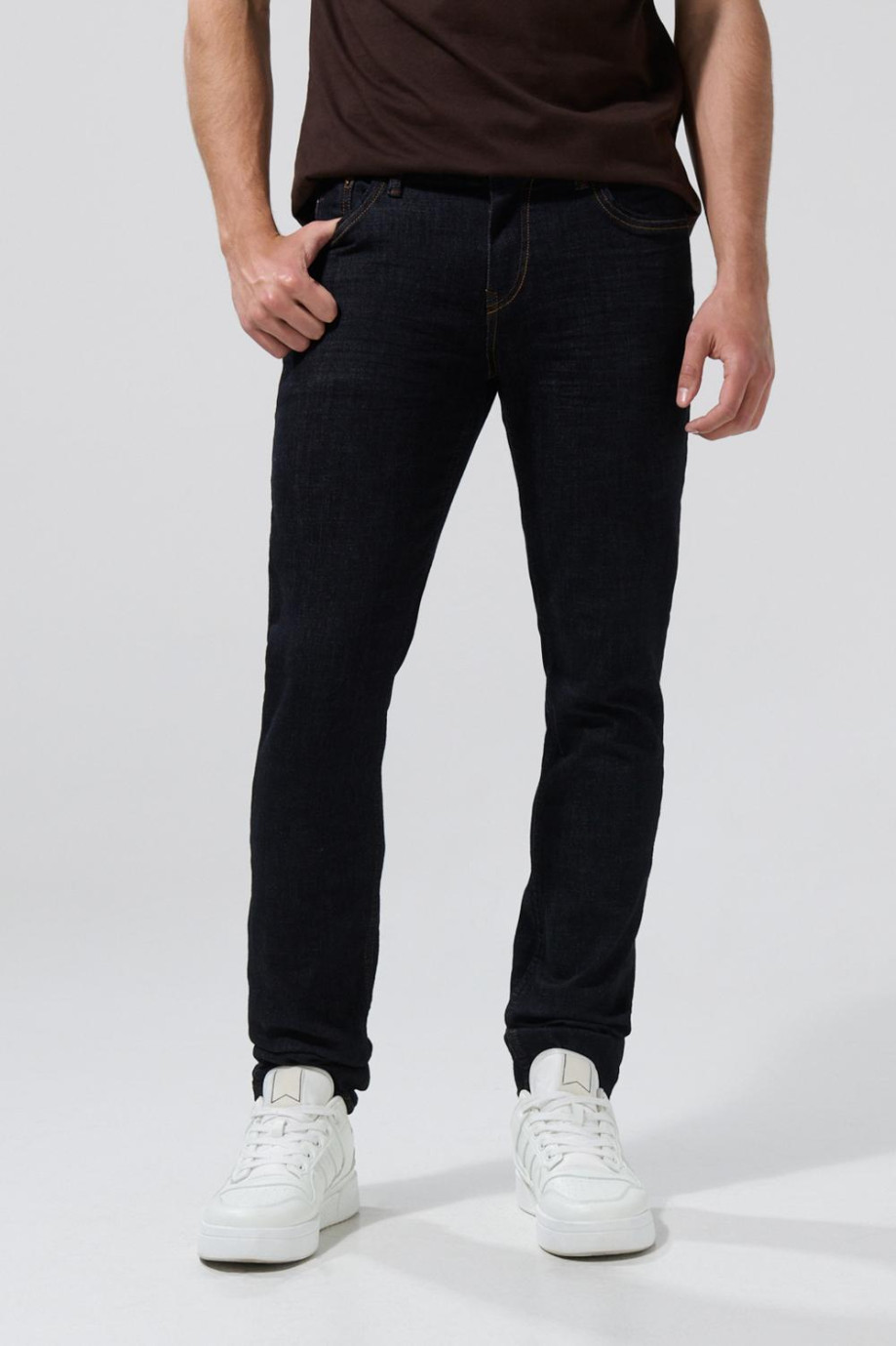 Jean ceñido azul intenso skinny con tiro bajo