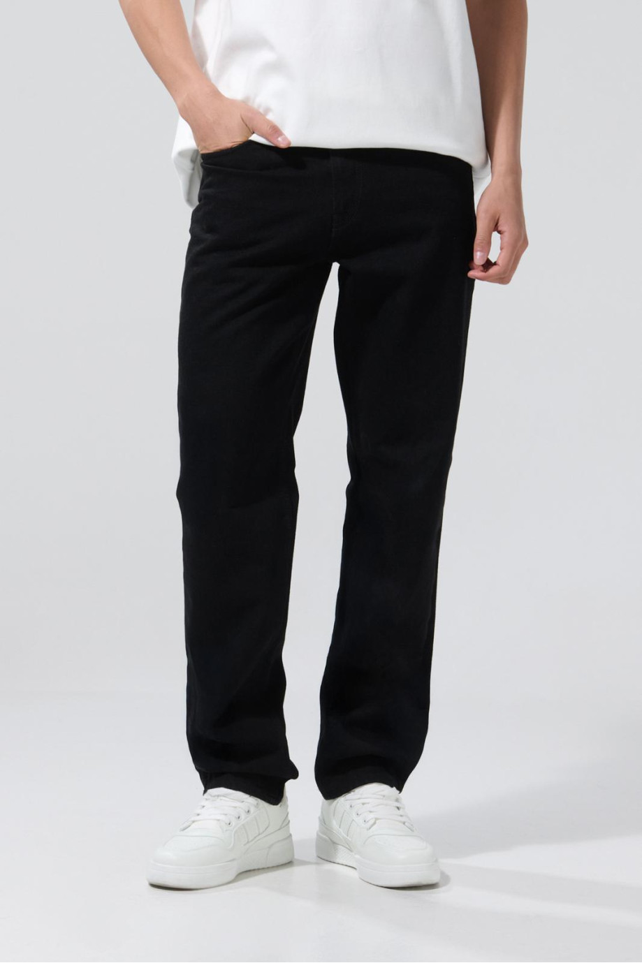 Jean 90´S bota recta negro con cremallera y bolsillos