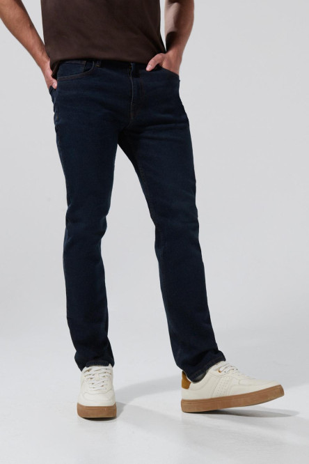 Jean azul intenso tiro bajo straight leg con costuras cafés