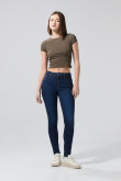 Jean jegging azul oscuro con bolsillos y tiro alto