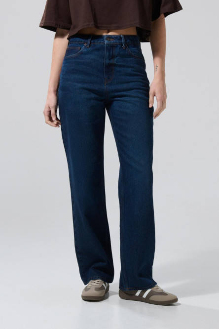 Jean azul oscuro tipo 90´s bota recta con tiro alto