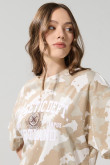 Camiseta college crema clara manga corta camuflada