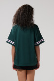 Camiseta oversize verde cuello redondo con arte college