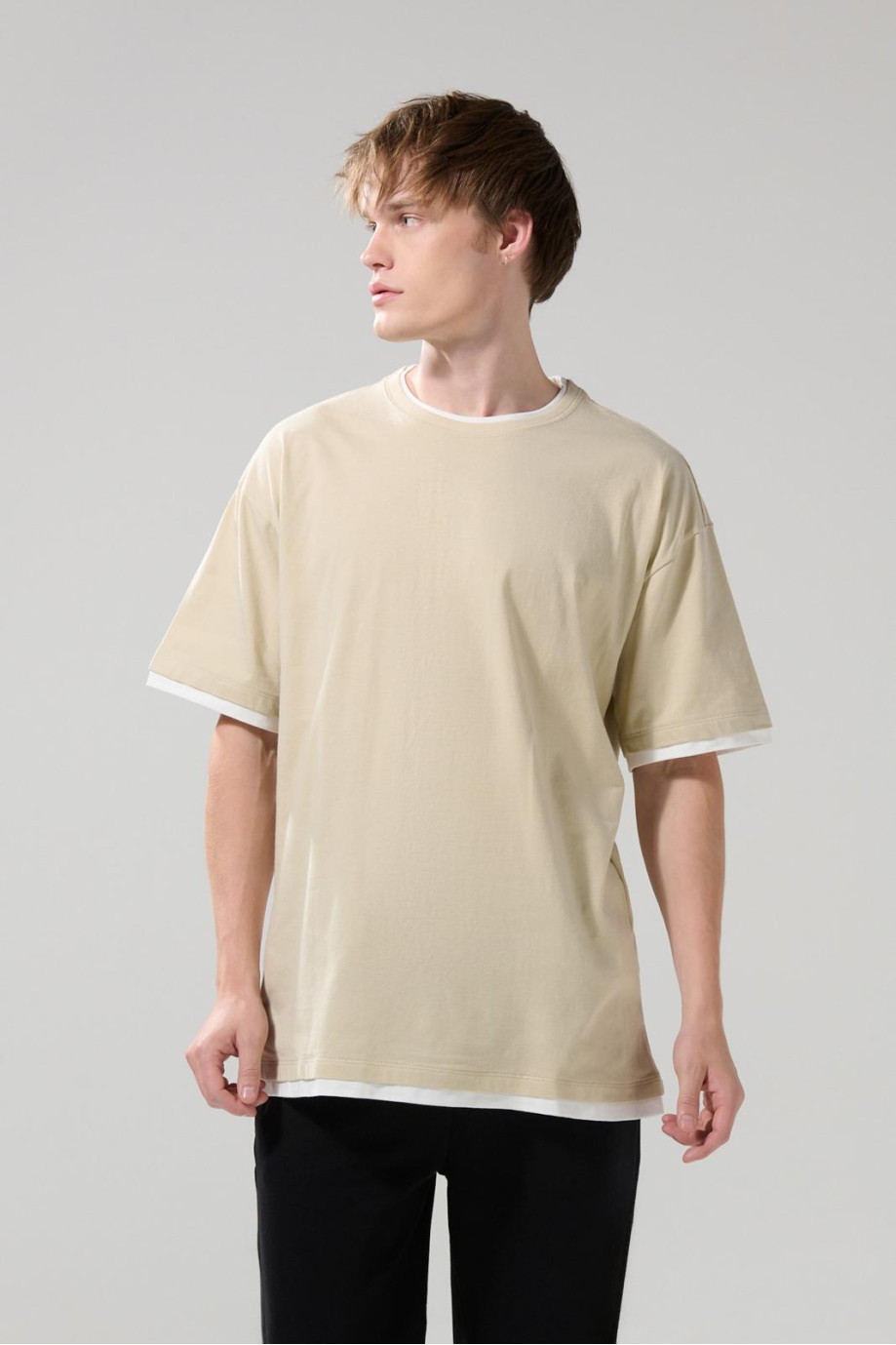 Camiseta manga corta oversize unicolor con contrastes