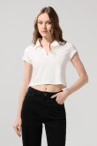 Camiseta crop top unicolor con cuello polo y manga corta