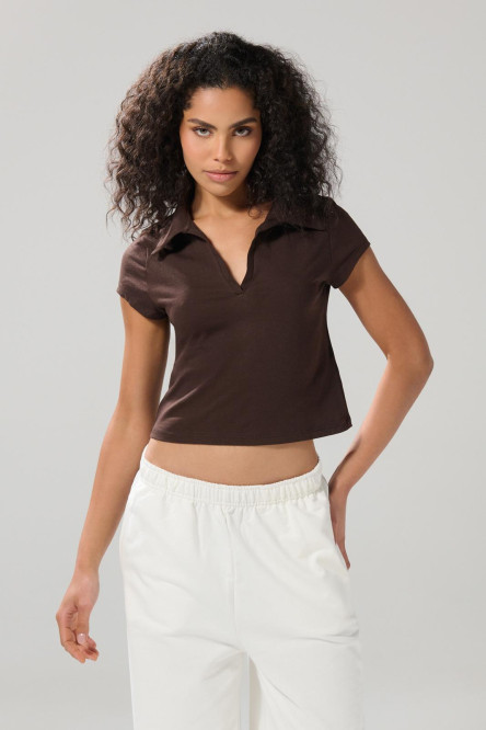 Camiseta crop top unicolor con cuello polo y manga corta