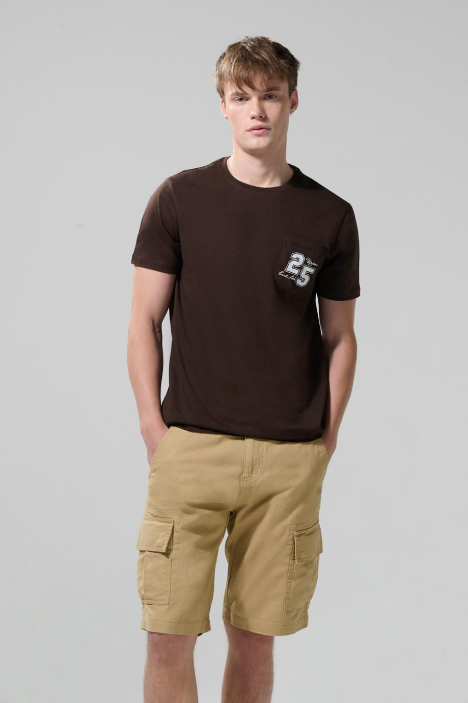 Bermuda de dril unicolor cargo con bolsillos utilitarios