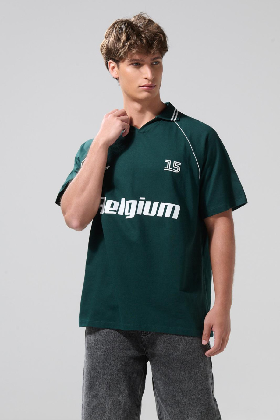 Camiseta oversize college verde oscura con cuello polo