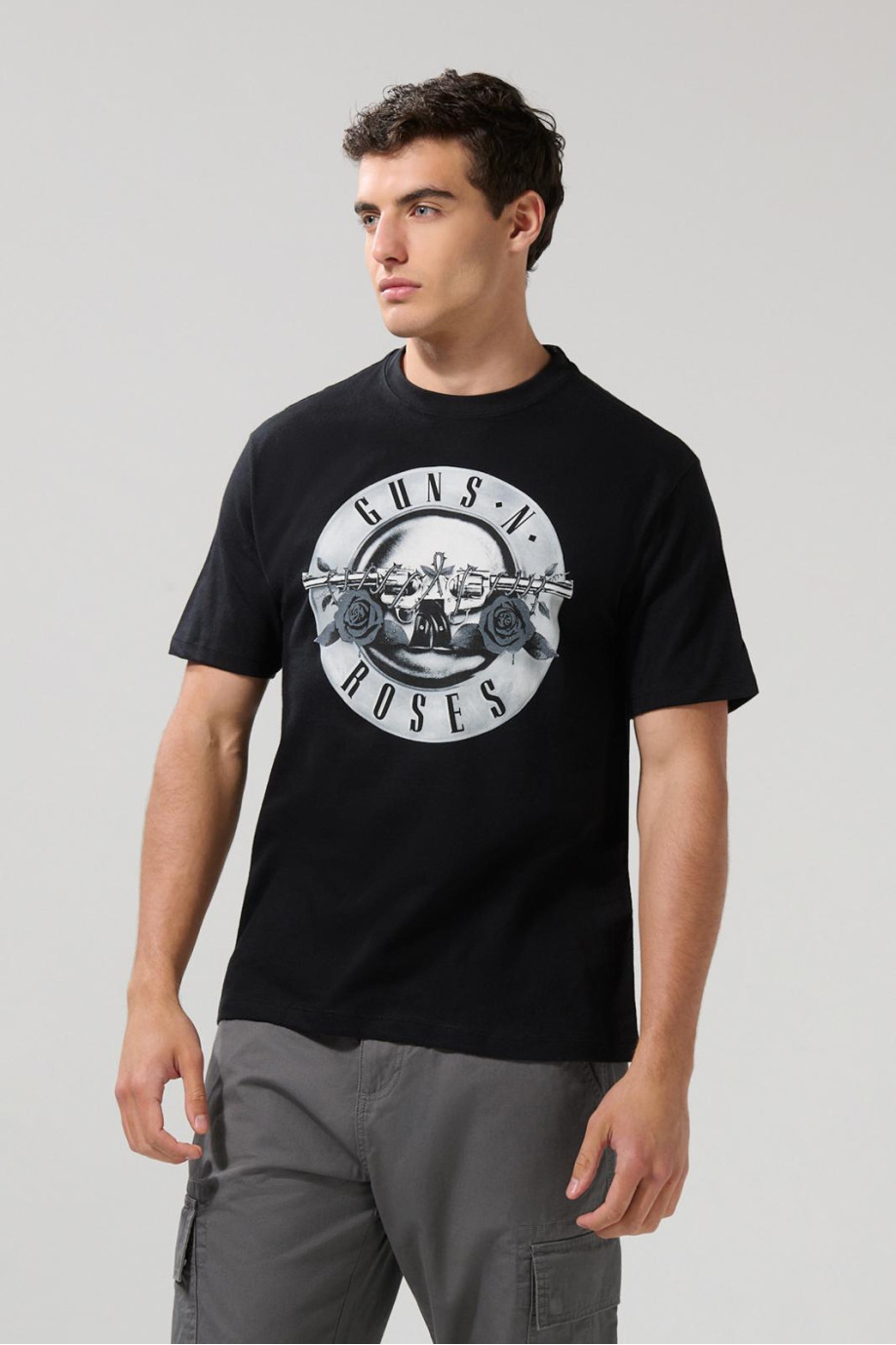 Camiseta negra manga corta con arte de Guns N Roses