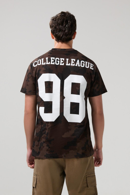 Camiseta café oscura college manga corta en algodón