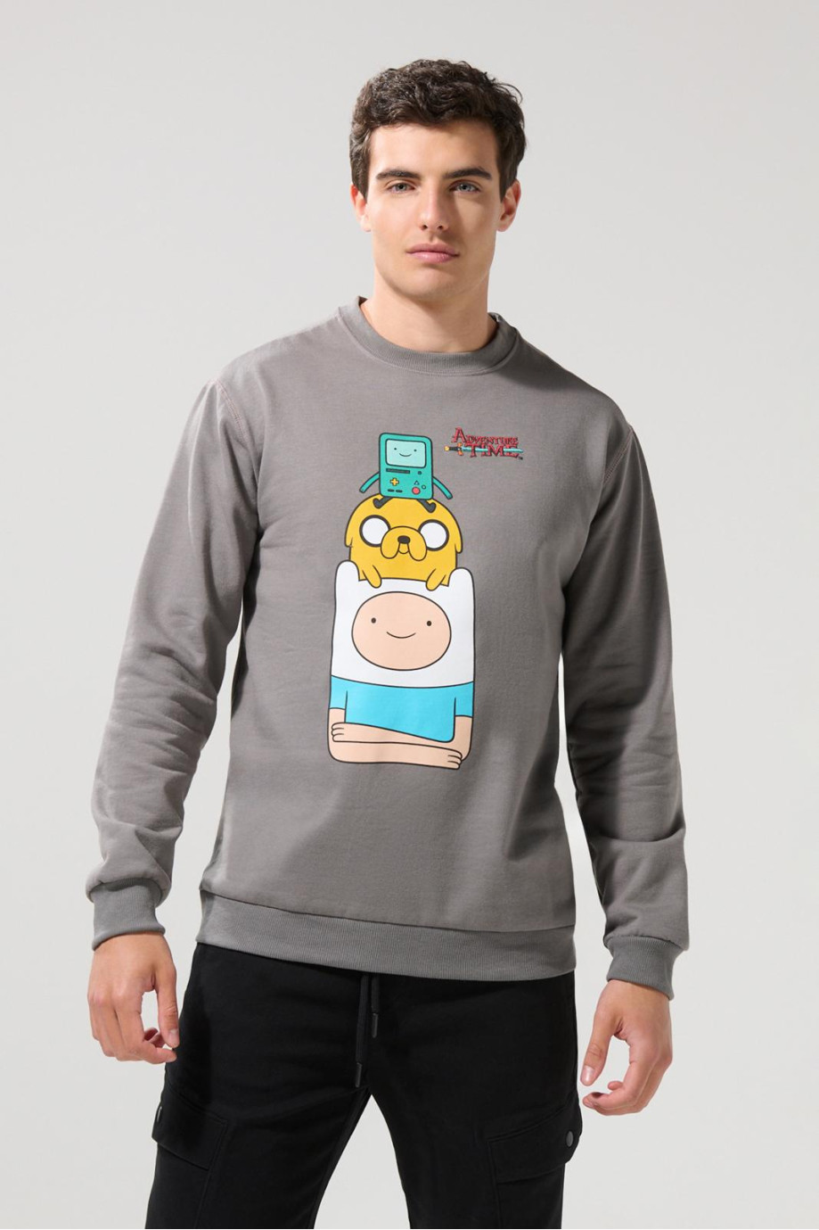 Buzo cuello redondo gris con arte de Hora de Aventura