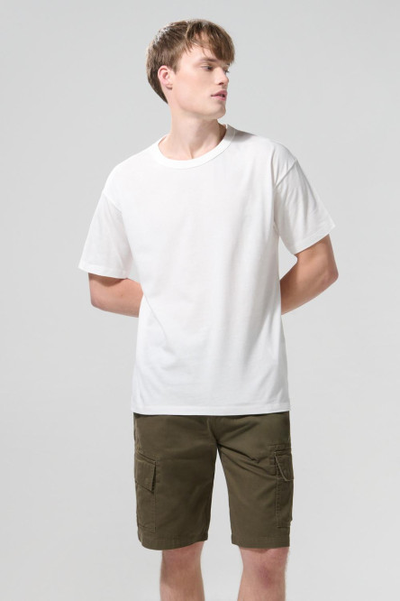 Bermuda de dril unicolor cargo con bolsillos utilitarios