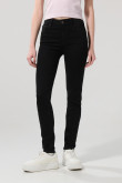 Jean push up tiro alto negro con realce posterior