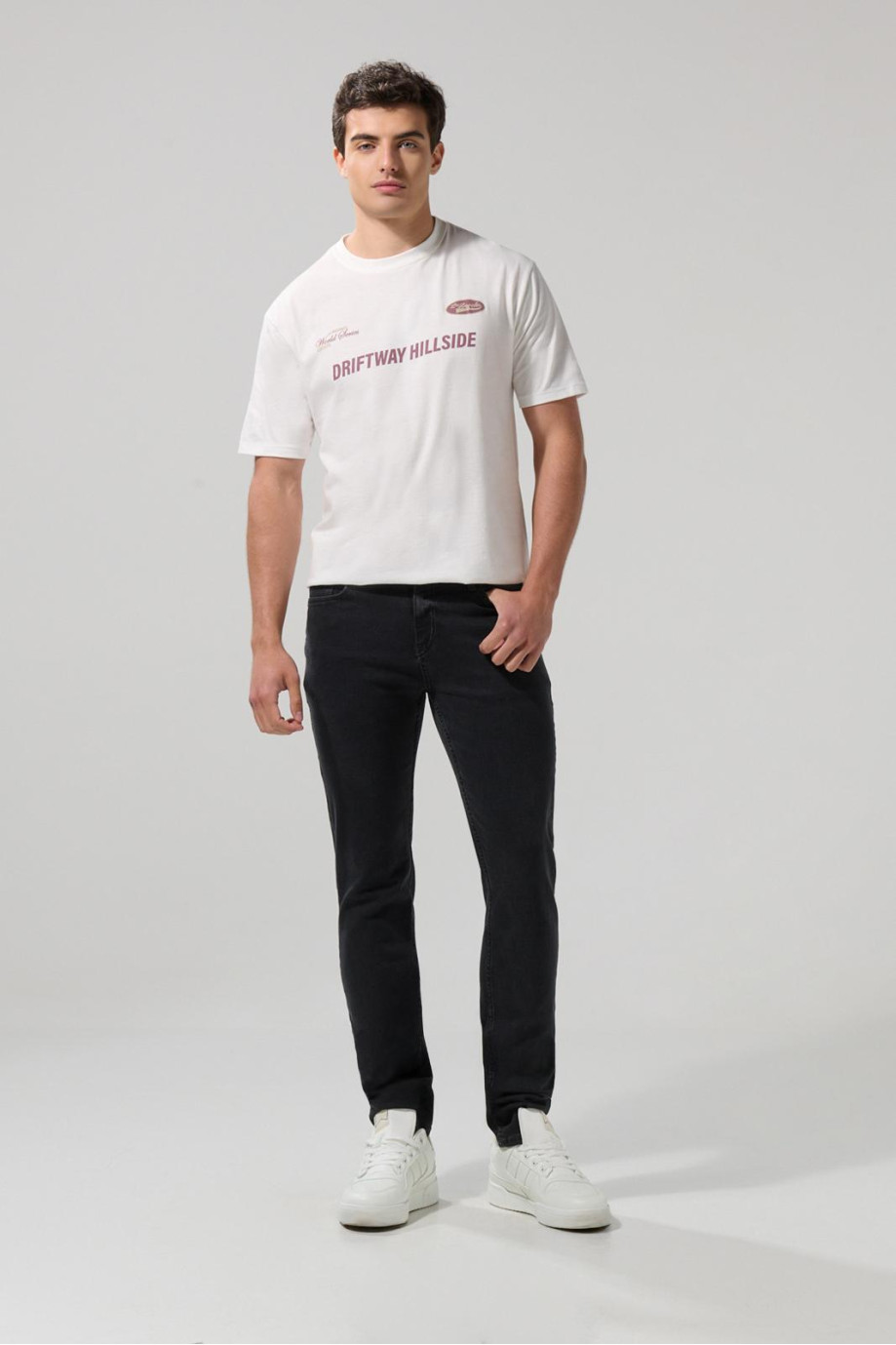 Jean tiro bajo slim gris oscuro con bolsillos y cremallera