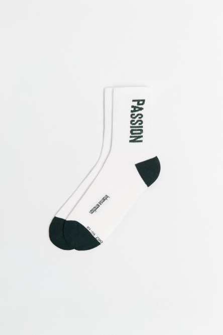 Medias largas unicolores con diseño.