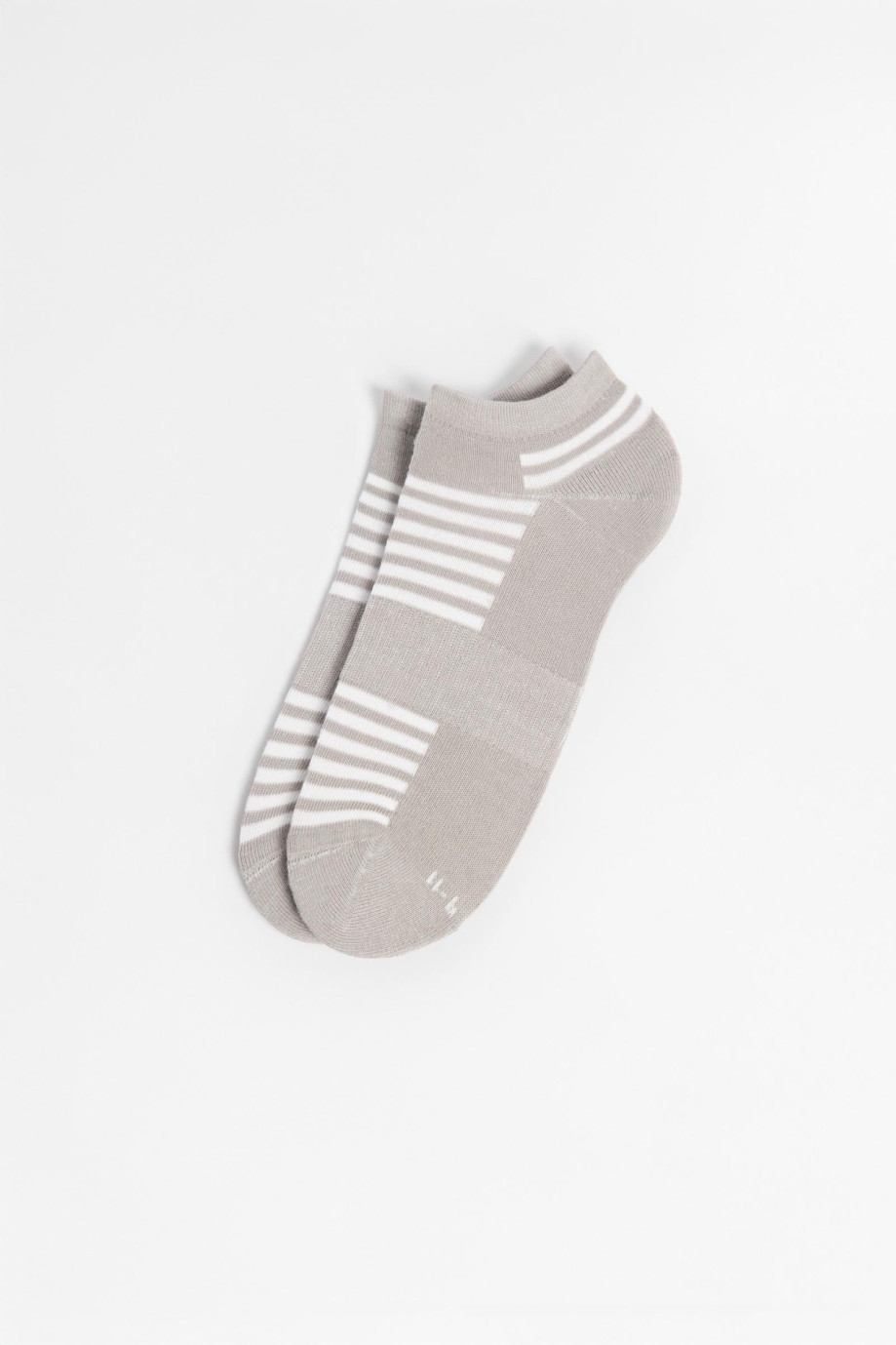 Medias unicolores tobilleras con rayas localizadas