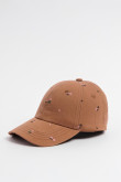 Cachucha beisbolera sin refuerzo en color café, mini print all over rotativa y cierre trabilla.