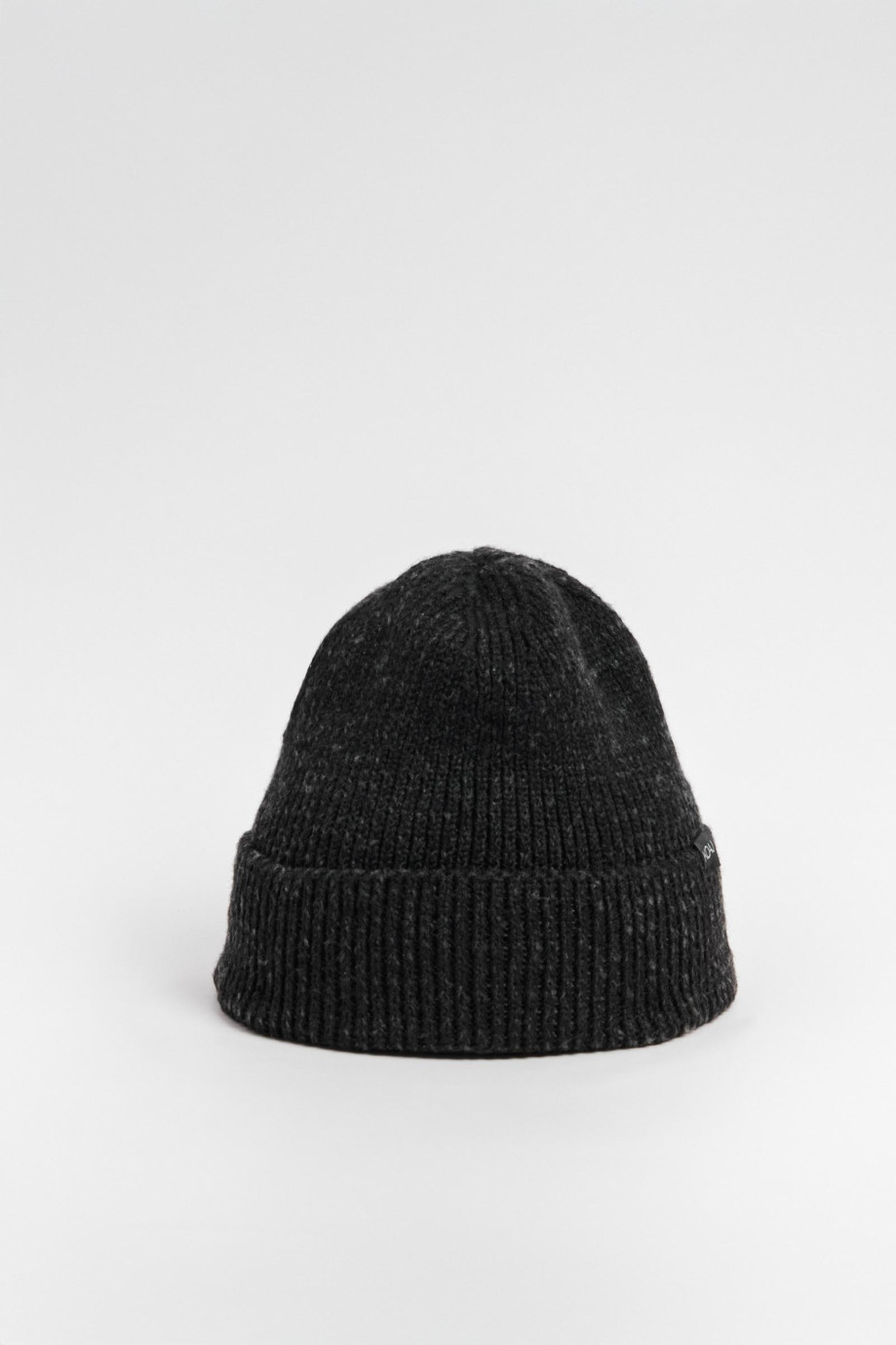 Gorro tejido unicolor con doblez ajustable